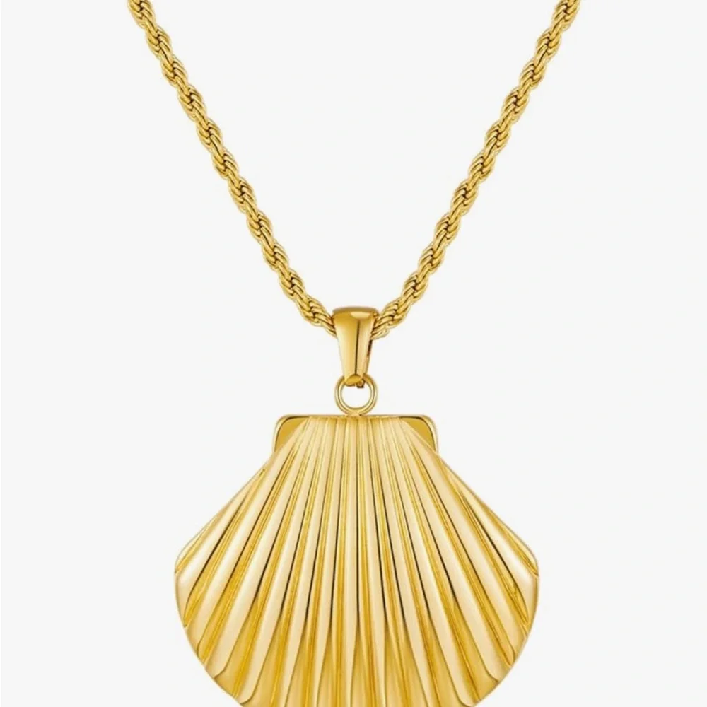 Elegant Gold Shell Necklace - Picture 3 of 10
